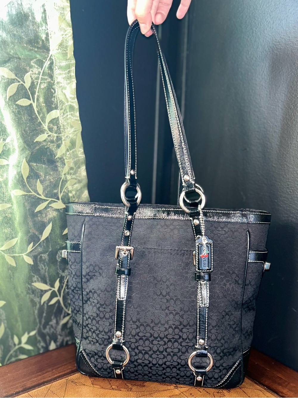 COACH Gallery Tote Signature Black
Jacquard Patent Leather D0849-F12344